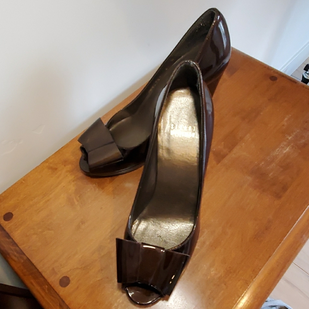 Stuart Weitzman Browm Pump with Bow